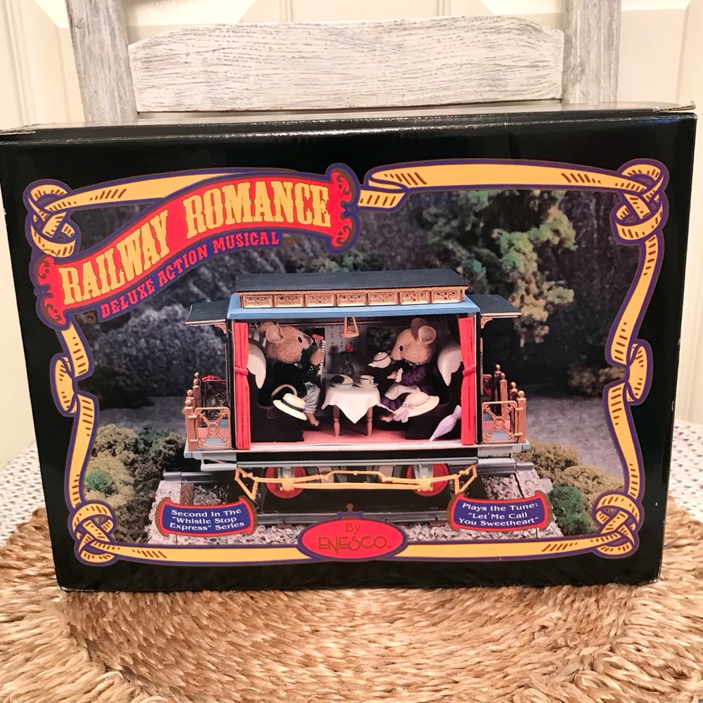 Enesco Railway Romance Deluxe Action Musical Mice